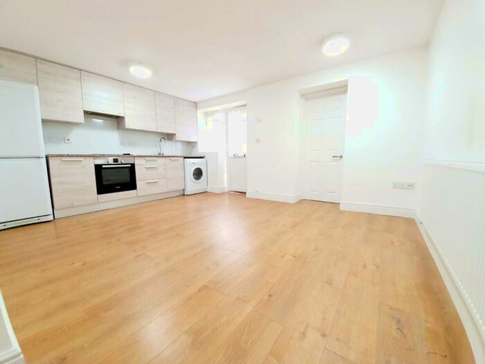 1 Bedroom Flat To Rent In Chatsworth Road, Clapton, E5