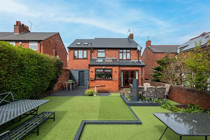 4 Bedroom Detached House For Sale In Summerfield Road, Chesterfield, S40