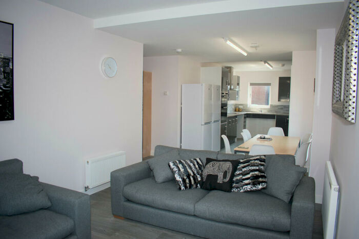8 Bedroom Private Hall To Rent In Jeffery Street, Gillingham, ME7