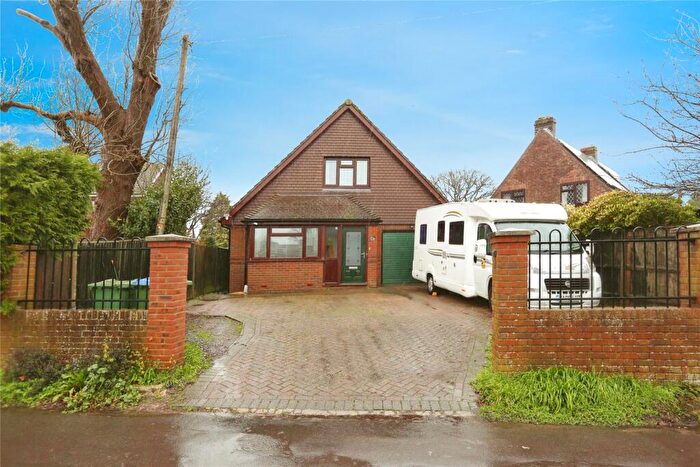 3 Bedroom Bungalow For Sale In Upper Old Street, Fareham, Hampshire, PO14