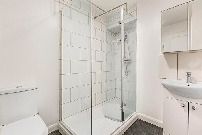 2 Bedroom Maisonette For Sale In Kingston Road, Wimbledon, SW19