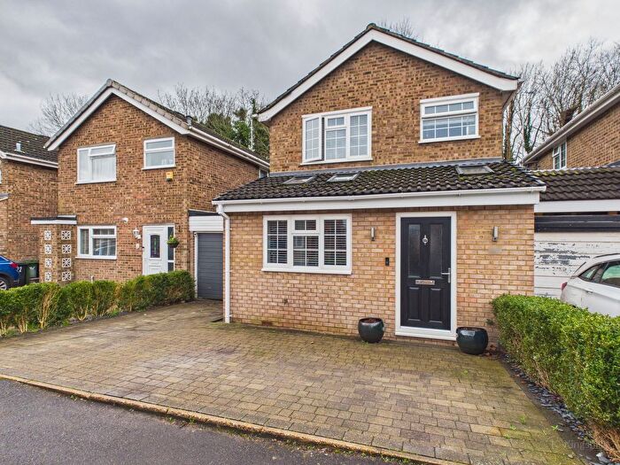 3 Bedroom Link Detached House For Sale In Berkeley Road, Loudwater, High Wycombe, Buckinghamshire, HP10