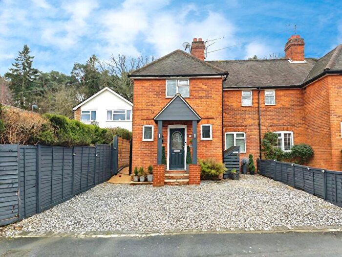 3 Bedroom Semi Detached House For Sale In Upper Broadmoor Road, Crowthorne, RG45