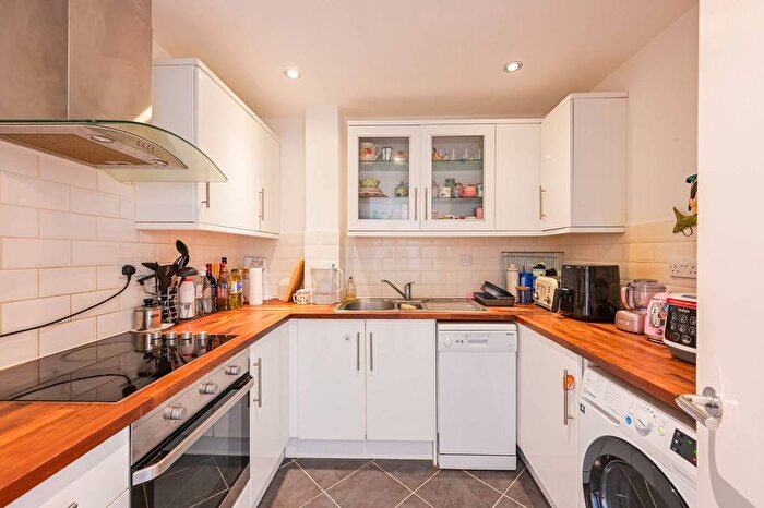 2 Bedroom Flat For Sale In Premiere Place, Westferry, London, E14