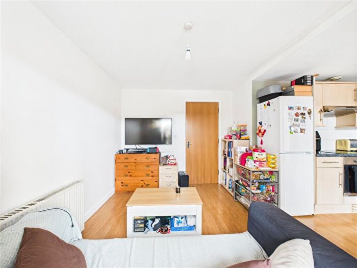 2 Bedroom Apartment For Sale In Waterloo Road, Bristol, BS2