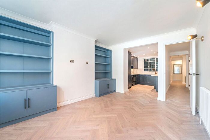 2 Bedroom Flat To Rent In Vicarage Gate, Kensington, W8