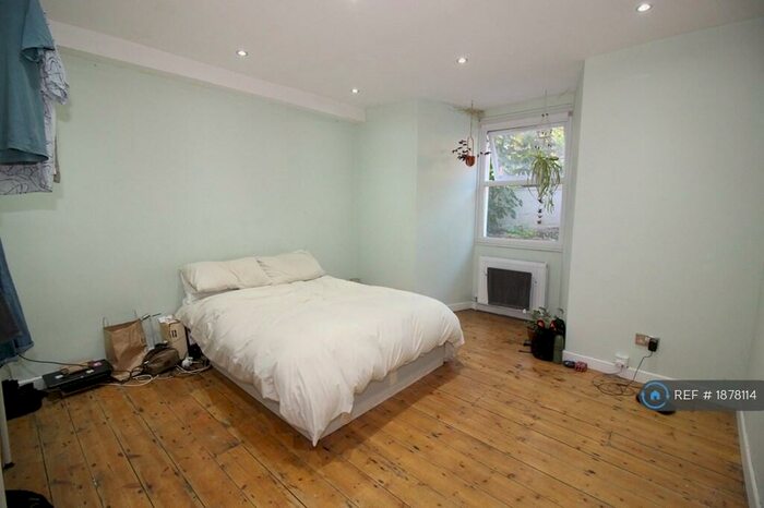 2 Bedroom Flat To Rent In Elmington Road, London, SE5