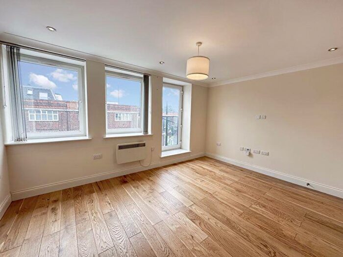 1 Bedroom Flat To Rent In High Street, Slough, SL1