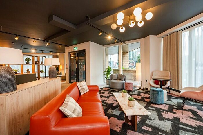 2 Bedroom Apartment To Rent In Dalian, St. Vincent Street, Glasgow, G3