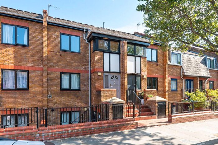 3 Bedroom Flat To Rent In Wornington Road, Ladbroke Grove, London, W10