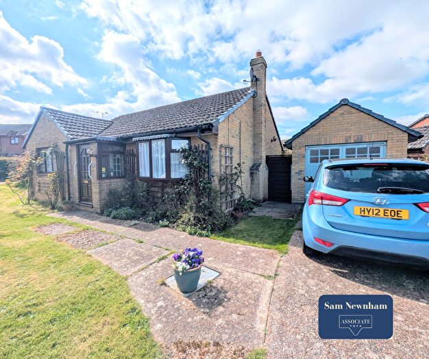 2 Bedroom Detached Bungalow For Sale In Fieldfare Road, Newport, PO30