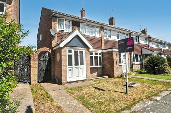 3 Bedroom End Terrace House For Sale In The Rundels, Benfleet, Essex, SS7