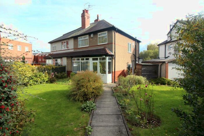 3 Bedroom Semi-Detached House To Rent In North Park Grove, Leeds, LS8