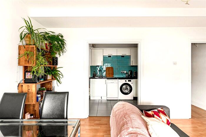 2 Bedroom Apartment For Sale In Albion Yard, Whitechapel Road, London, E1 - Photo 2