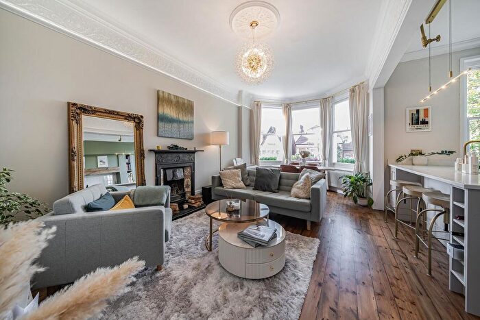 2 Bedroom Flat For Sale In Rydal Road, London, SW16