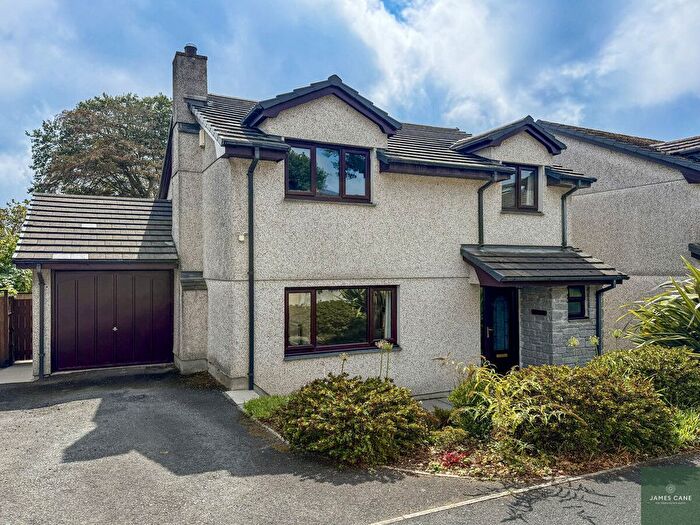 4 Bedroom Detached House For Sale In Lukes Close, Truro, TR1