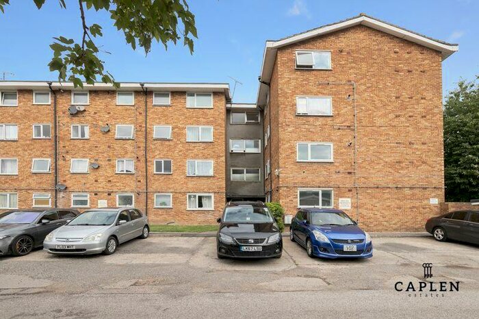 2 Bedroom Flat To Rent In Eastern Avenue, Ilford, IG2