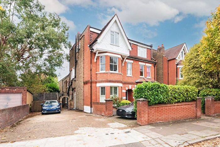 3 Bedroom Flat To Rent In Westbury Road, Ealing, W5