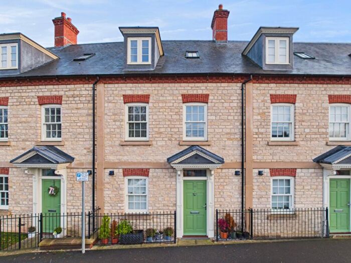 4 Bedroom Terraced House For Sale In Northampton Road, Towcester, NN12