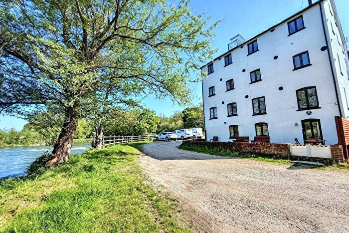 2 Bedroom Flat For Sale In Bickton, SP6