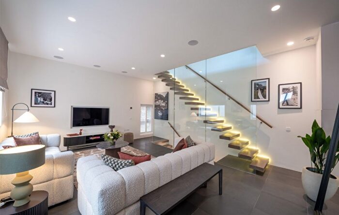 2 Bedroom Mews To Rent In Oldbury Place, Marylebone, London, W1U