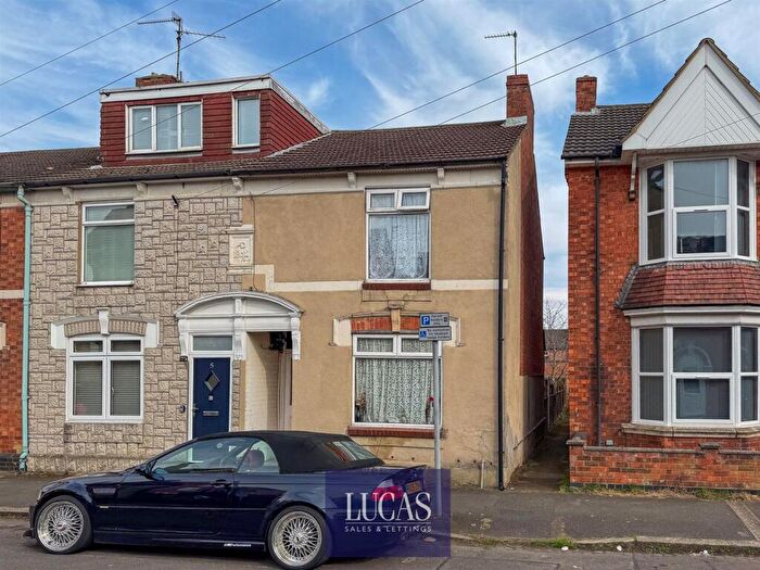 3 Bedroom End Of Terrace House For Sale In York Road, Kettering, NN16