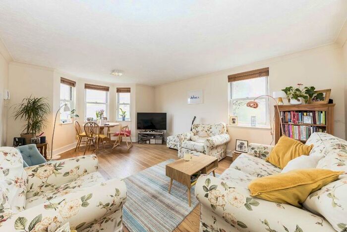2 Bedroom Flat To Rent In East Hill, London SW18