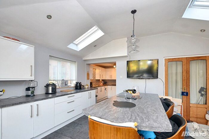 4 Bedroom Detached House For Sale In Troutbeck Close, Beechwood, WA7