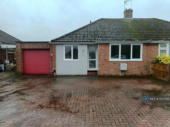 3 Bedroom Bungalow To Rent In Denham Drive, Basingstoke, RG22