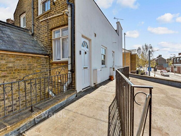 1 Bedroom Apartment For Sale In East Street, Faversham, Kent, ME13