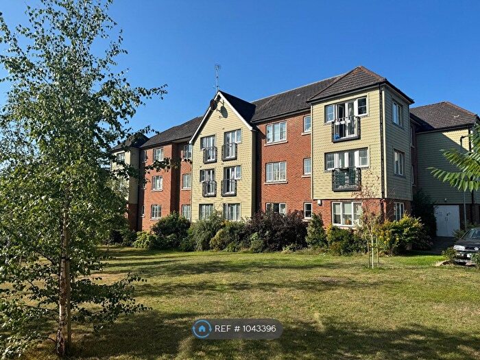 2 Bedroom Flat To Rent In Watery Lane, Turnford, Broxbourne, EN10