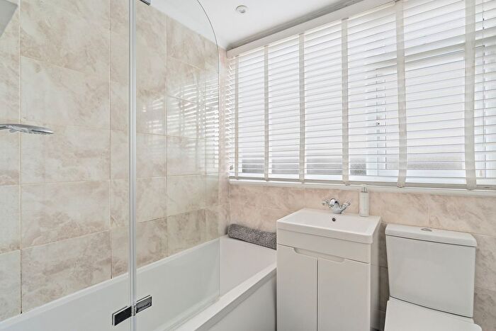 2 Bedroom Semi-detached House For Sale In The Glade, Staines-Upon-Thames, TW18