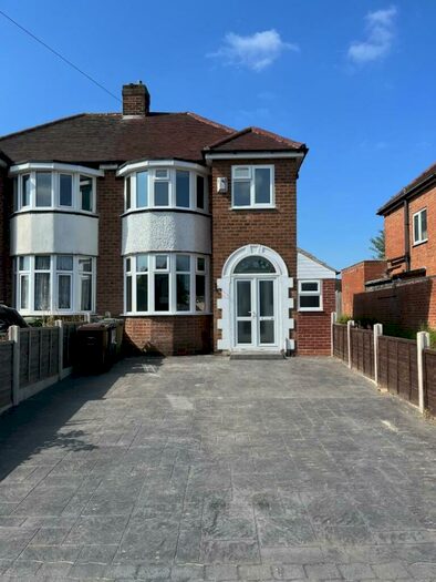 3 Bedroom House To Rent In Old Lode Lane, Solihull, B92