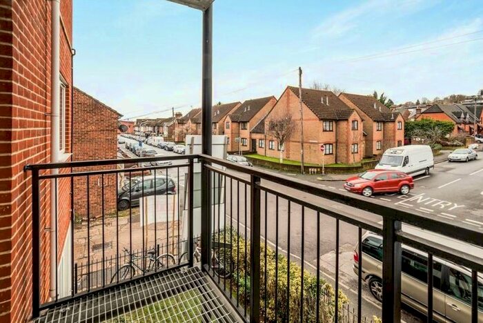 1 Bedroom Flat To Rent In Abercromby Avenue, High Wycombe, HP12