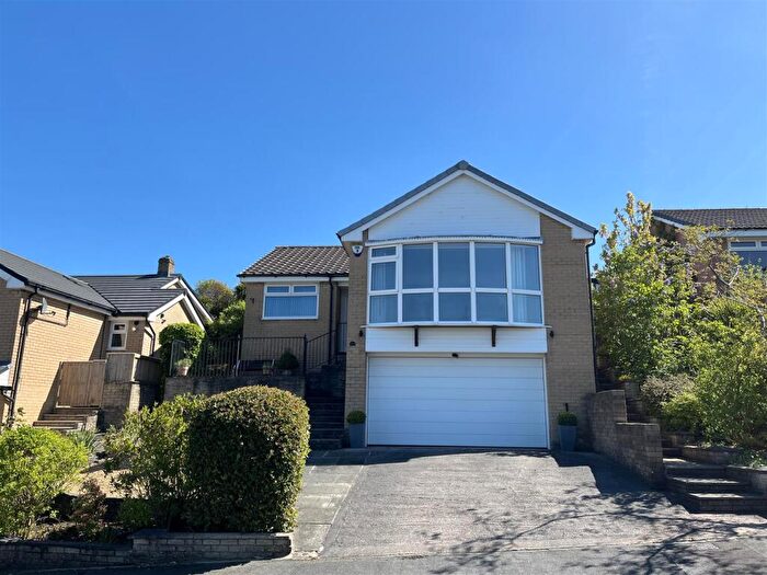 3 Bedroom Detached House For Sale In Fox Hill Drive, Stalybridge, SK15