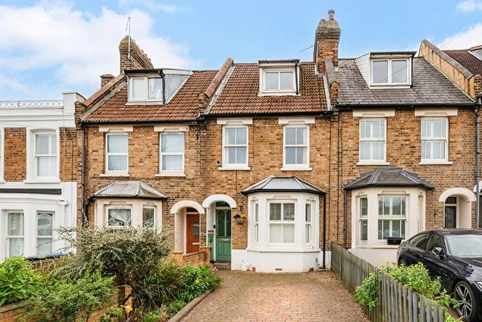 4 Bedroom Terraced House For Sale In Gordon Hill, Enfield, EN2