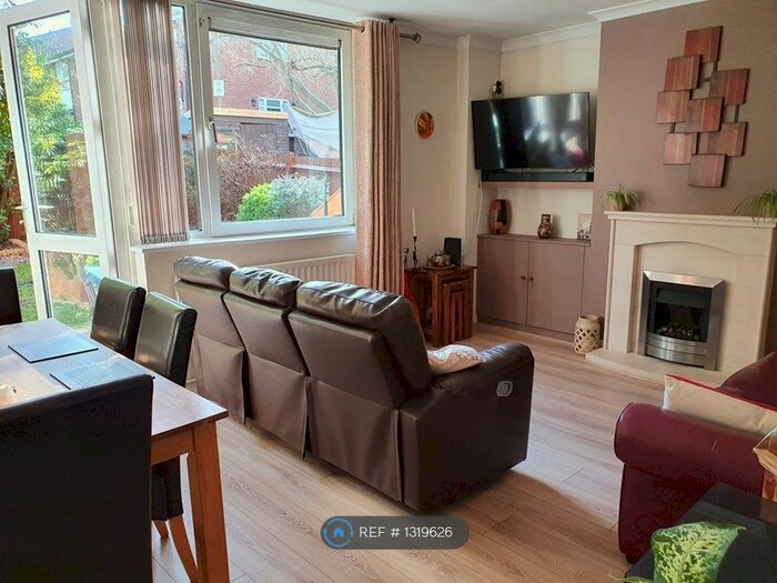 3 Bedroom Maisonette To Rent In Farlington Place, London SW15