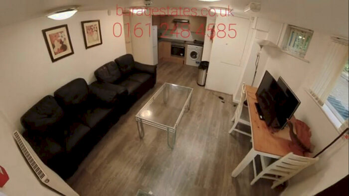 3 Bedroom Apartment To Rent In Parsonage Road, Bed, Manchester, M20