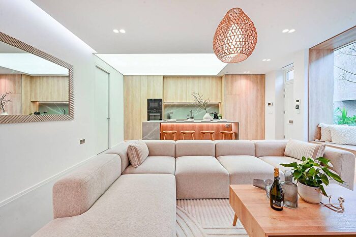 2 Bedroom Flat For Sale In Barrel Yard, Hammersmith, London, W6