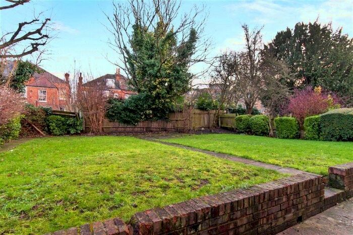 1 Bedroom Apartment To Rent In Skardu Road, London, NW2