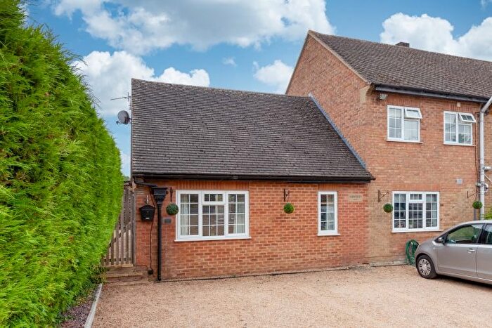 1 Bedroom Flat To Rent In Church Close, Islip, Kidlington, OX5