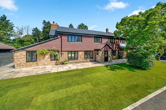 4 Bedroom Detached House For Sale In Paddock Grove, Effingham, (Opposite Golf Club), KT24