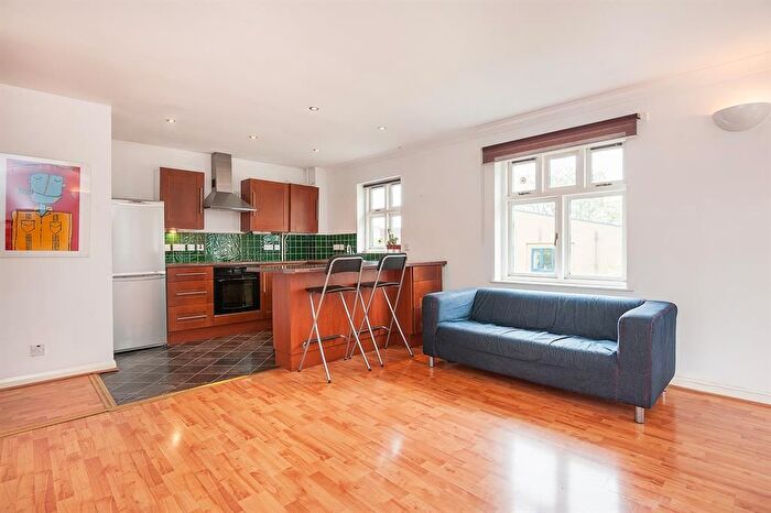 2 Bedroom Flat To Rent In Matthias Road, London, N16