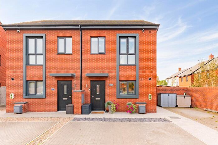 3 Bedroom Semi-Detached House For Sale In St. Luke Drive, Wellesbourne, Warwick, CV35