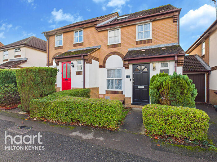 4 Bedroom Semi Detached House For Sale In Salton Link, Emerson Valley, MK4