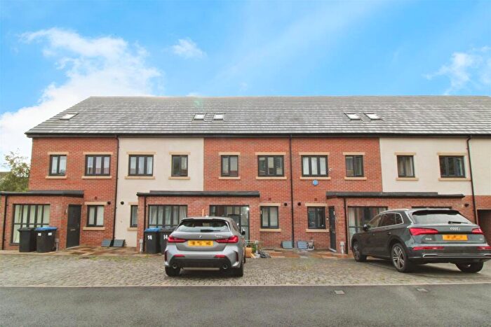 3 Bedroom Town House To Rent In Willowbank Close, Hinckley, LE10