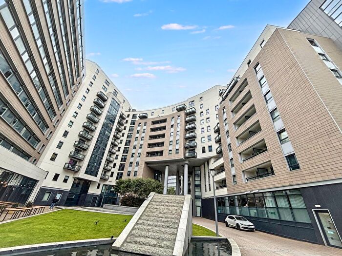 2 Bedroom Flat To Rent In Gateway East, Marsh Lane, Leeds, LS9