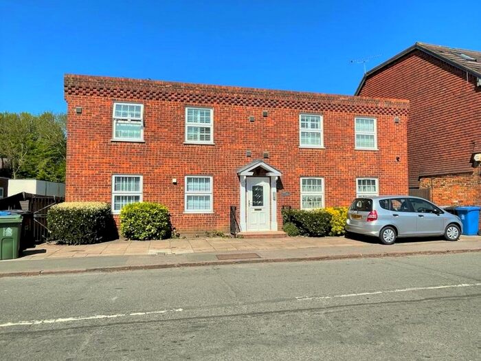 2 Bedroom Flat To Rent In High Street, Wraysbury, Staines, TW19