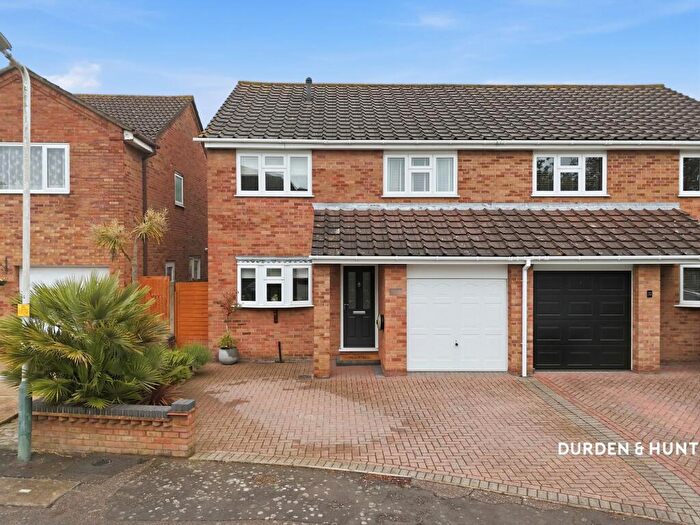 4 Bedroom Semi-Detached House For Sale In Ilfracombe Crescent, Hornchurch, RM12