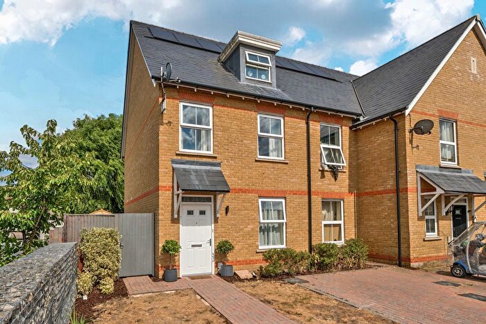 4 Bedroom End Terrace House For Sale In Stead Close, Chislehurst, Kent, BR7